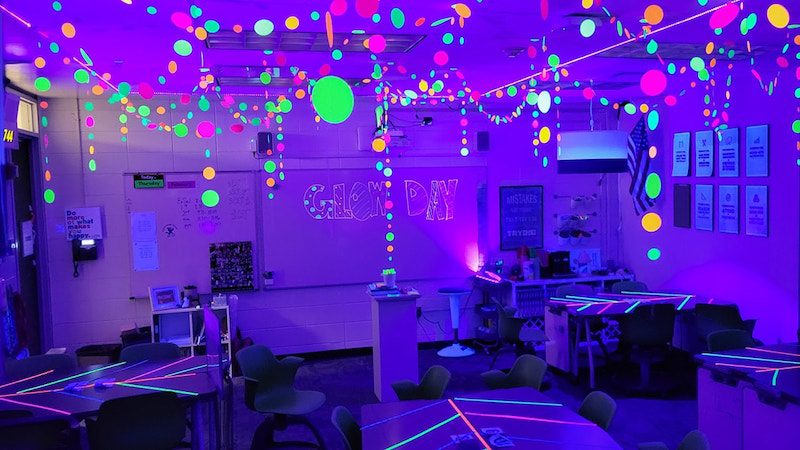  Učitelji planiraju Classroom Glow Days &amp; Tjera nas da ponovno budemo učenici trećeg razreda - mi smo učitelji